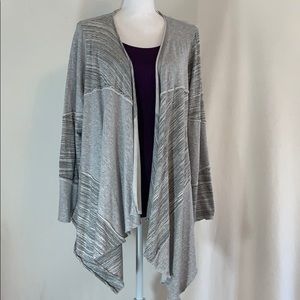 Adorable Lovapella Gray Saturday Sunday Wrap in L.